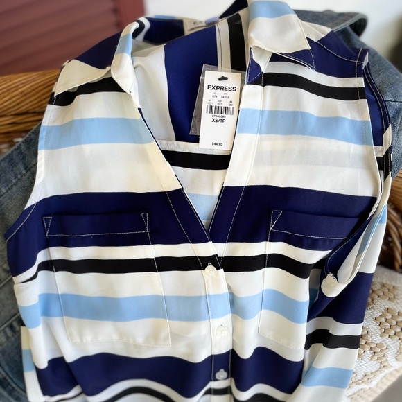 New Express Sleeveless Blouse - Picture 6 of 6